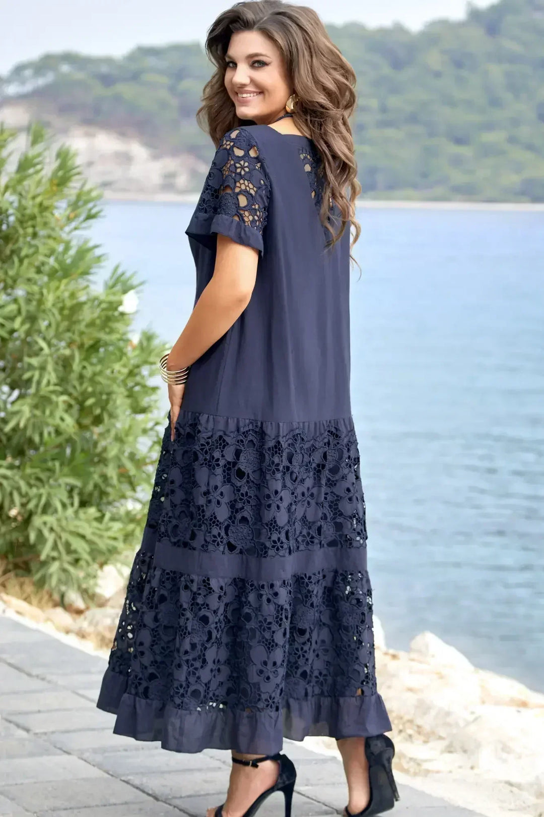 Jessica - Chic Midi Dress with Lace Details